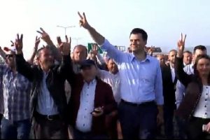 Nis protesta e opozitës/ PD dhe LSI bllokojnë 5 akse rrugore, Basha në Milot