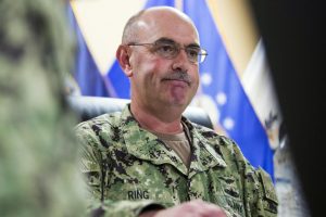 Pentagoni dëbon komandantin e superburgut të Guantanamos