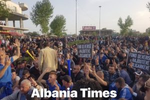 Protesta e Opozites PD-LSI së jashtë Parlamentit;