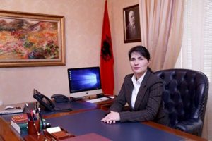 Arta Marku dorëzon zyrtarisht kandidaturën për Kryeprokurore