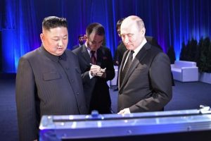 epa07527398 Russian President Vladimir Putin (R) and  North Korean leader Kim Jong-un (L) exchange gifts after their talks at the Far Eastern Federal University campus on the Russky Island in Vladivostok, Russia, 25 April 2019.  EPA/ALEXEY NIKOLSKY / SPUTNIK / KREMLIN POOL MANDATORY CREDIT