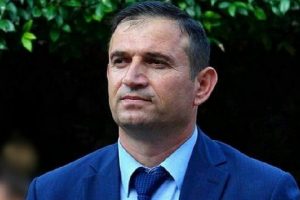 I vihet flaka makinës së kryetarit të PS në Elbasan