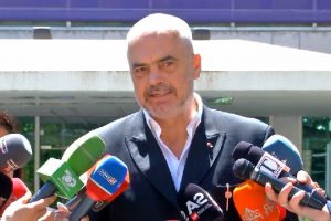 Qetësi dhe Vendosmëri për Shqipërinë që duam’, Rama takim me gazetarët pas protestës së dhunshme