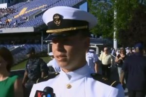 Një oficer shqiptar diplomohet në Akademinë e Marinës Amerikane