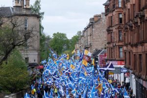 Marshim  për pavarësi në Skoci, dhjetëra mijëra në sheshin në Glasgow