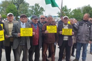 Minatorët e Pogradecit protestë: Të gjitha qeveritë kanë gënjyer