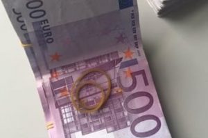 SEKUESTROHEN 100 MIJË EURO TË PADEKLARUARA NË DOGANËN E MURRIQANIT, ARRESTOHET 1 PERSON.