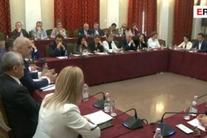 Rama mbledh grupin PS: Mos u provokoni, regjistroni incidentet