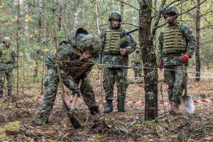 SHPËRTHEN MINA, VDES EFEKTIVJA E FORCAVE TË ARMATOSURA SHQIPTARE, PLAGOSEN 2 TË TJERË
