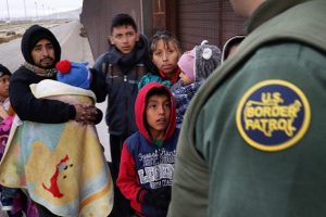 Kufiri i SHBA: Vdes fëmija i gjashtë emigrant në paraburgim