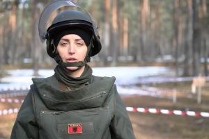 MBËRRIN SOT NË ATDHE TRUPI I PAJETË E USHTARAKES HASANAJ, JA KUR ZHVILLOHEN HOMAZHET