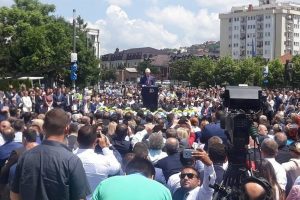 Bill Clinton: “E dua këtë popull”