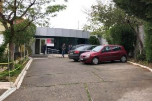 Vrau mikun e shtëpisë, lezhjani braktiset në gjykatë nga familja