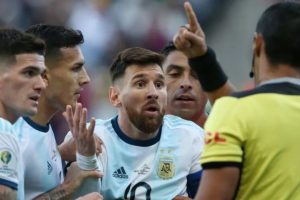 Akuzat pas ndeshjes me Brazilin, Argjentina merr propozimin të luajë në Europë