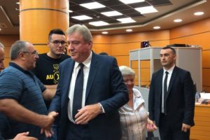 Vettingu, KPK konfirmon në detyrë kryeprokurorin e Krujës, familjarët e presin me puthje e duatrokitje