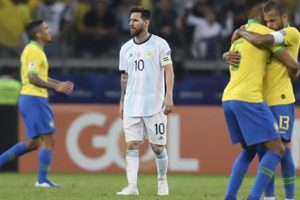 Brazili shtrihet në Argjentinë dhe fluturon drejt finales së Copa America. Për Mesin shtylla  dhe protesta.