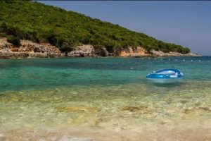 Si e quanin grekët dhe romakët Sazanin e rilindur nga një bazë ushtarake e paarritshme, në një ishull turistik