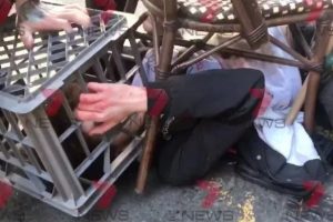 Doli të qëllonte njerëzit me thikë, por u ndalua nga kalimtarët. Agresori kërkonte ta vrisnin
