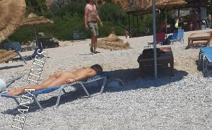 Turizëm i ri në Shqipëri/ Çmenden turistet, plazh nudo në Gjipe