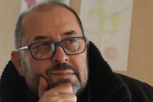 Arti në zi! Ndahet nga jeta parakohe regjisori i njohur shqiptar