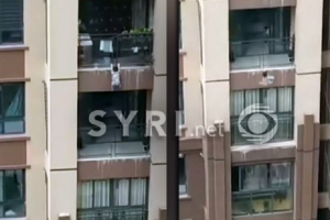 PAMJE TË FRIKSHME/ 3-vjeçari bie nga kati i gjashtë i pallatit, por ja ç’ndodh në fund