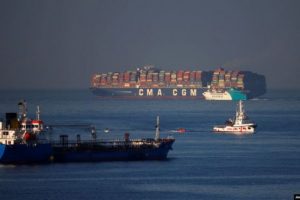 Qindra emigrantë të ‘ngecur’ në Mesdhe, asnjë vend nuk i pranon