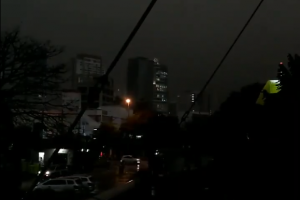 (VIDEO) Katastrofa natyrore/ Qyteti më i madh i Brazilit zhytet në errësirë në mes të ditës!