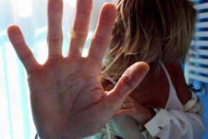 Horrori/Shqiptarja përdhunohej prej 10 vitesh në Itali, 5 në pranga