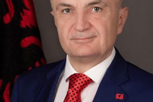 Meta uron besimtarët për Kurban Bajramin: Na fton për të shuar arrogancën dhe padrejtësinë