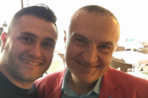 FOTO/ Me çanta në kurriz, Meta: Me Bes Kallakun, ish-futbollistin e Korabit (Për ku janë nisur)