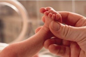 Vazhdon rënia e lindjeve dhe shtimit të popullsisë në Shqipëri