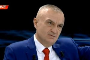 Presidenti publikon foton e rrallë nga Prevalla, të gjithë së bashku…