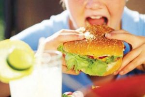 Alarmi! Shqipëria e rrezikuar nga obeziteti, gratë më të prekura