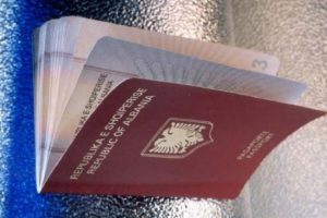Do të aplikoni për karta ID ose pasaporta biometrike? Ja njoftimi i rëndësishëm