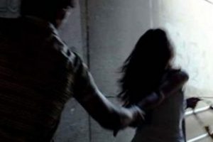 Një vit rresht përndiqte 19-vjeçaren, i shkaktonte ankth/ Policia mjaftohet me procedim