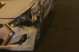 Makina e policisë bëhet ‘përshesh’, përplaset në Tiranë me një “BMW”