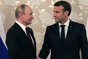 Sy më sy/ Macron i përmend dhunën kundër protestuesve, Putin hakmerret menjëherë