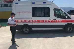 Një bashkpunim i shkëlqyer ndërmjet QKUM – Portit Vlorë – Policis Kufitare dhe Spialit rajonal Vlorë u bë I mundur trasporti I  Qytetarit nga Karaburuni
