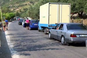 Përplasen dy automjete, 2 të plagosur/ Radhë kilometrike në Radhimë- Vlorë