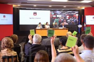 FOTO/ Konstituohet Këshilli i Qarkut Tiranë, kryetar rizgjidhet Aldrin Dalipi
