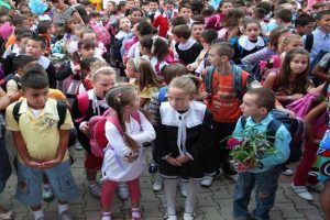 Nis sot viti i ri shkollor, 24 mijë vogëlushë ulen për herë te parë në banka