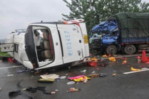 Autobusi përplaset me kamionin, 36 të vdekur, 36 të plagosur