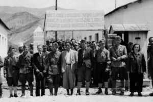 Rrëfimi i historianes angleze: Enver Hoxha do vritej në nëntor 1944. Ja kush e shpëtoi