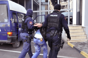 LAJM I FUNDIT/ Aksion i madh i policisë, arrestohen 5 kambistë
