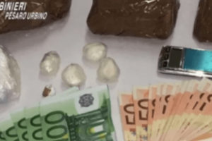 Kapet në flagrancë 33-vjeçari shqiptar duke shitur kokainë, fundoset pas kontrollit në banesë