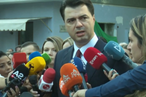 ”U vra nga kriminelët e veshur me uniformën e shtetit”, Lulzim Basha nderon Azem Hajdarin
