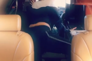 Këngëtarja shqiptare bën twerk para pilotëve dhe mendjen e ka te të pasmet, fansja e kritikon keq