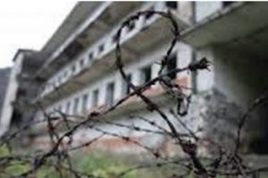 Janë 90 gra të zhdukura pa gjyq gjatë regjimit të diktaturës – rrëfejnë të mbijetuarat e torturave.