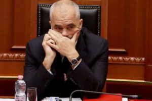 Tronditet qeveria/ Pas Niko Peleshit, nën hetim ministrja e preferuar e Edi Ramës
