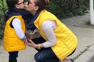 “Se ke idenë sa turp më vinte”, moderatorja tregon si e rriti djalin pa baba